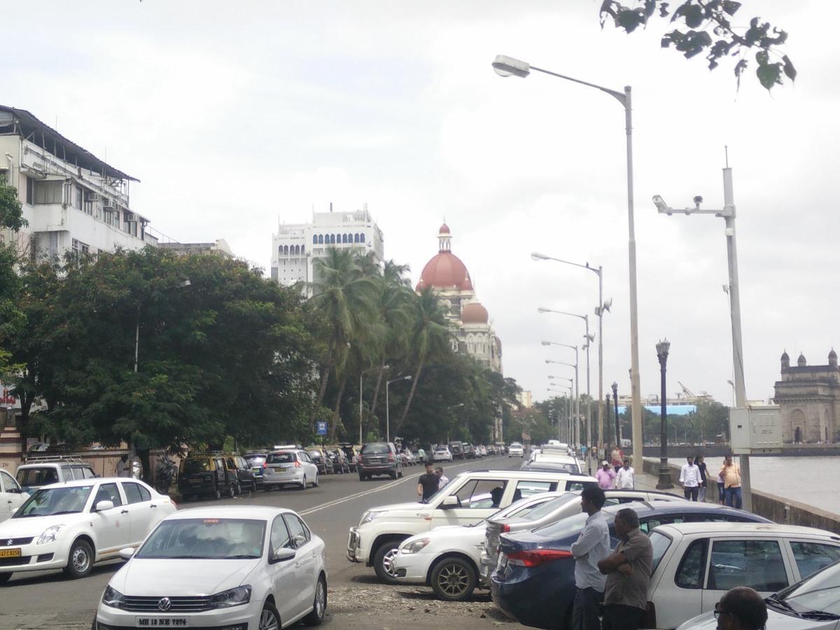 Strand Hotel, Colaba Bombaim Exterior foto