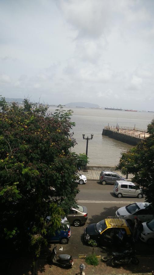 Strand Hotel, Colaba Bombaim Exterior foto