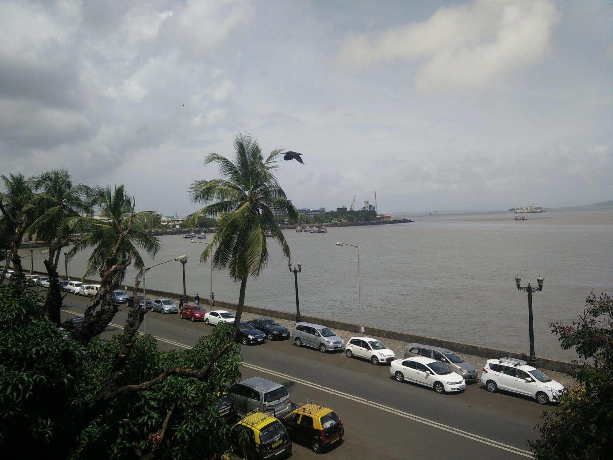 Strand Hotel, Colaba Bombaim Exterior foto
