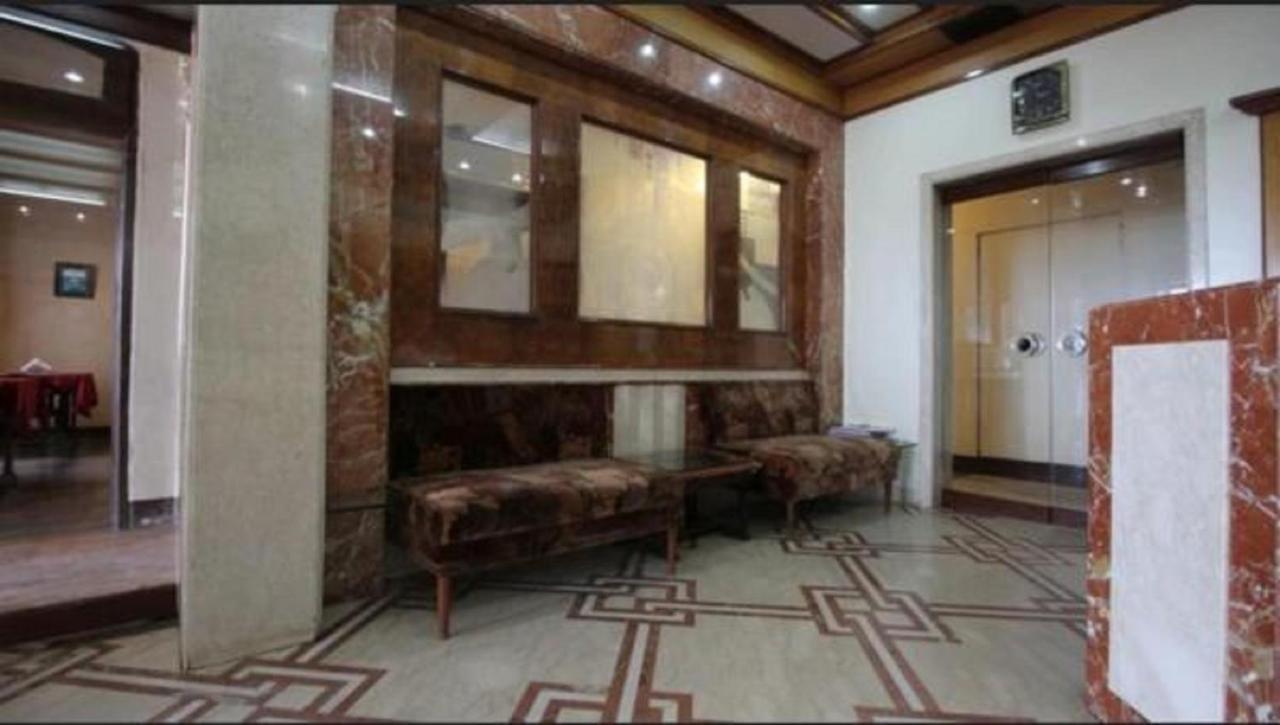 Strand Hotel, Colaba Bombaim Exterior foto