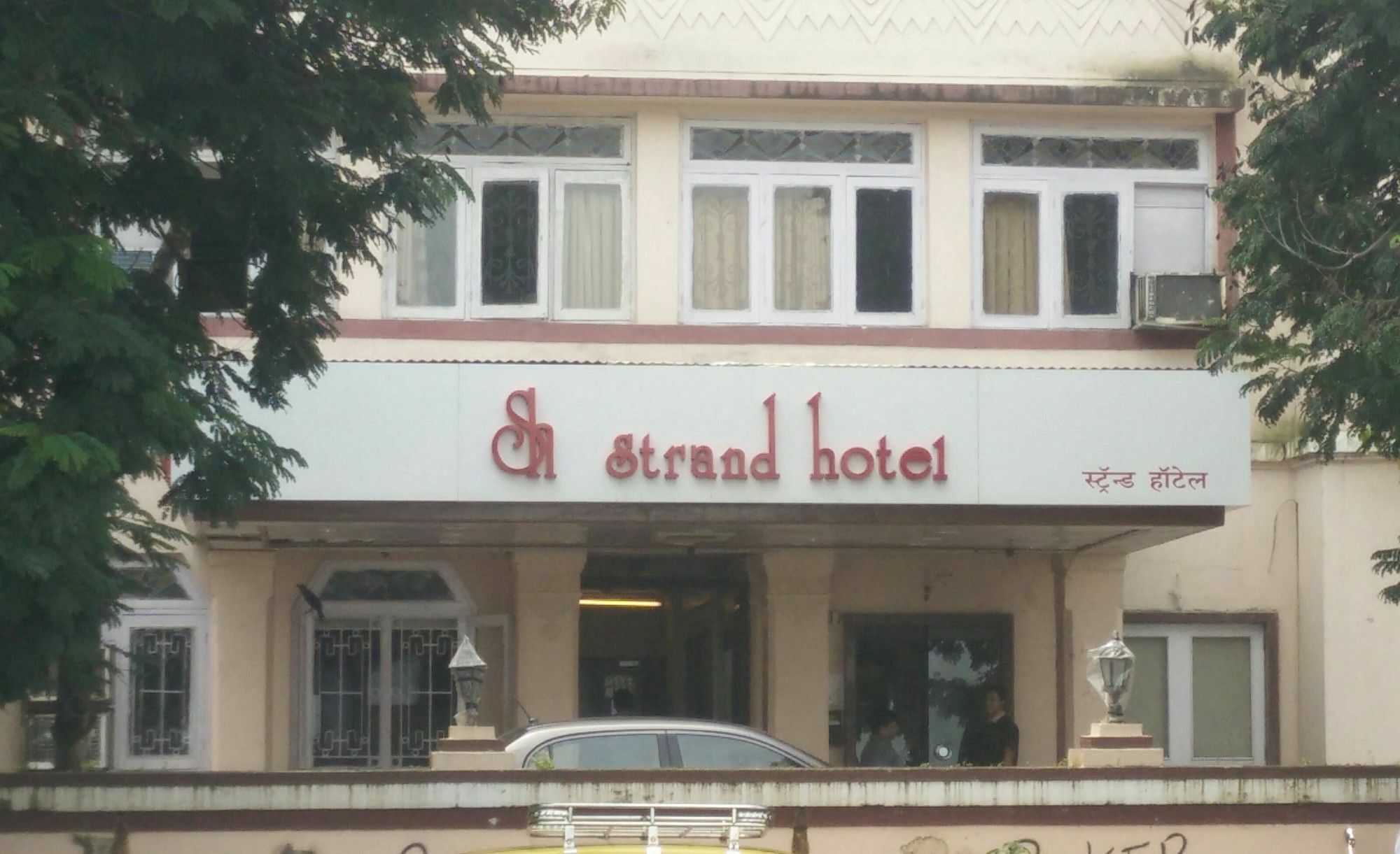 Strand Hotel, Colaba Bombaim Exterior foto